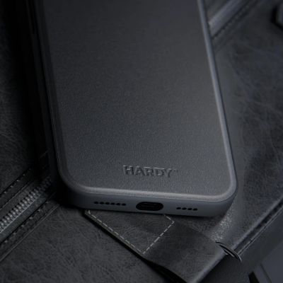 8. Etui 3mk Hardy Apple Silky Leather MagCase na Apple iPhone 16 Plus - czarne