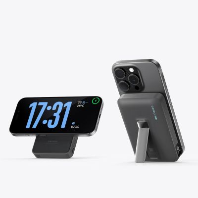5. Powerbank Cuktech WPB100 10000 mAh Qi2 magnetyczny 30 W z podstawką - czarny