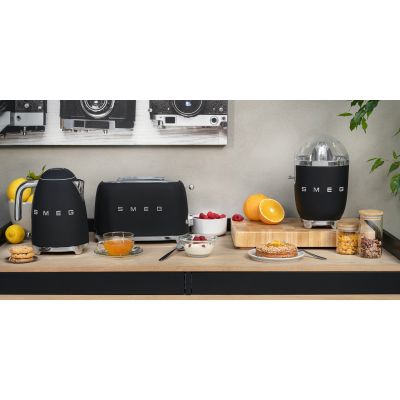 52. Czajnik elektryczny Smeg KLF03BLMEU