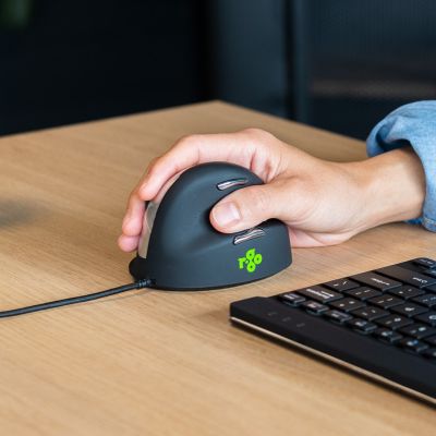9. Ergonomiczna mysz dla praworęcznych R-Go Pele HE USB duża czarna/srebrna retail