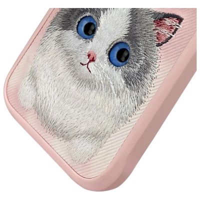 4. Etui Nimmy Big Eyed Pet 2.0 Cat na iPhone 16 Pro - różowe
