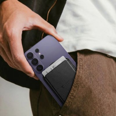 5. Portfel megnetyczny Tech-Protect CH02 MagWallet MagSafe na telefon - karbonowy