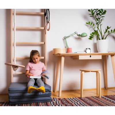 12. DRABINKA Z DREWNIANYM DRĄŻKIEM I AKCESORIAMI BENCHK 111+A204