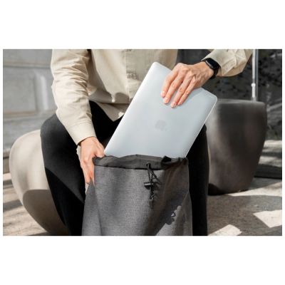 7. Etui UNIQ Vero do MacBook Pro 14" M1-M4  (2021-2024) - przezroczyste