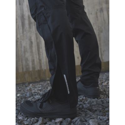 5. Spodnie rowerowe POC Motion Rain Pants czarny