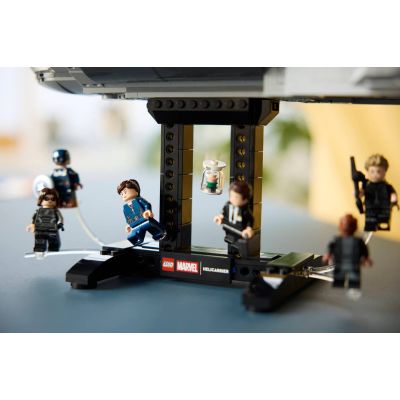 21. LEGO Marvel Super Heroes 76354 - Lotniskowiec T.A.R.C.Z.Y