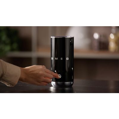 86. Smeg MFF02BLEU spieniacz / podgrzewacz do mleka Automatyczny spieniacz/podgrzewacz do mleka Czarny