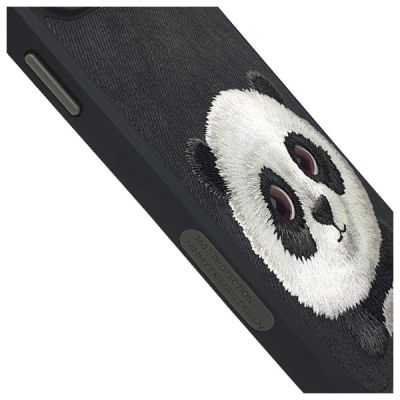 5. Etui Nimmy Big Eyed Pet 2.0 Panda na iPhone 15 Pro - czarne