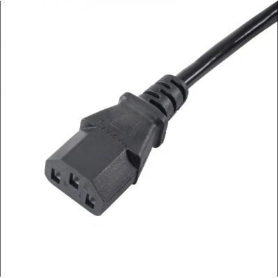 2. Kabel Akyga AK-PC-05A (Hybrydowa standardu C/E/F (CEE 7/7) M - C13 M; 5m; kolor czarny)