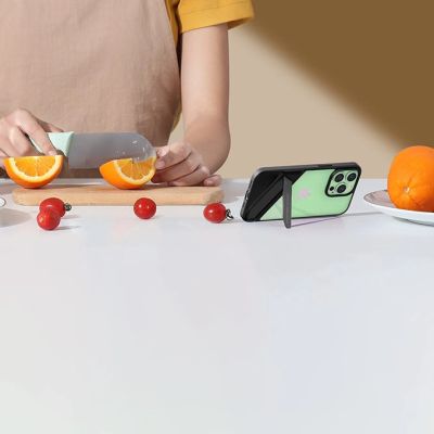 12. Ugreen Fusion Kickstand Case sztywne etui z żelową ramką i podstawką do iPhone 13 Pro czarny (90153)