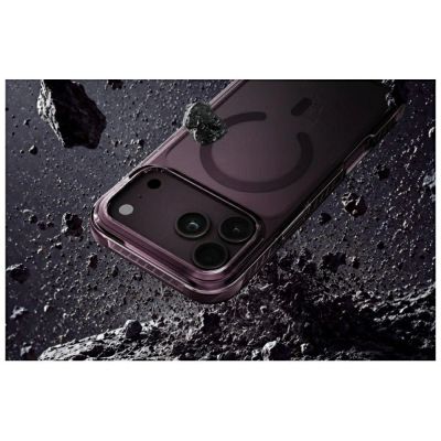 8. Etui UNIQ Combat Magclick Charging na iPhone 18 Pro Max / 17 Pro Max - burgundowe