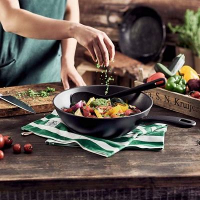 4. Patelnia BALLARINI Avola Wok tytanowa 30 cm 75002-915-0