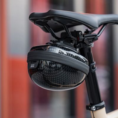 5. Torba podsiodłowa Rockbros sztywna, hard shell, kompaktowa, pojemność 0,4l - wzór carbon