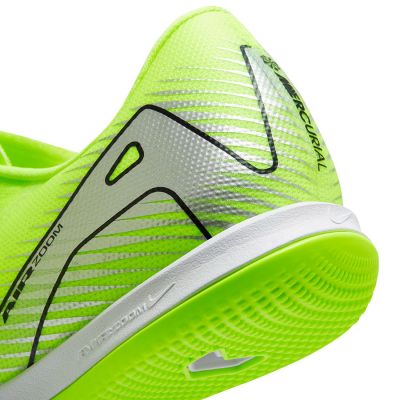 4. Buty piłkarskie Nike Zoom Mercurial Vapor 16 Academy IC M FQ8434-700