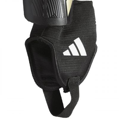 3. Ochraniacze piłkarskie adidas Tiro Match Club Jr IP3996