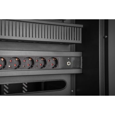 8. Szafa mobilna DIGITUS na kółkach do ładowania notebooków/tabletów do 15,6"