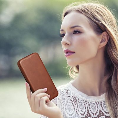 31. iCarer CE Oil Wax Premium Leather Folio Case skórzane etui iPhone 14 Plus z klapką magnetyczne MagSafe brązowy (AKI14220707-BN)