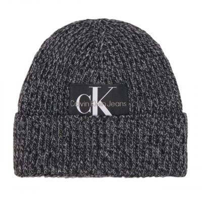 8. Czapka Calvin Klein Jeans Oversize Label Beanie K50K509902