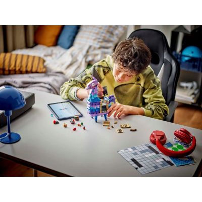 7. LEGO FORTNITE 77071 Lama Zaopatrzeniowa