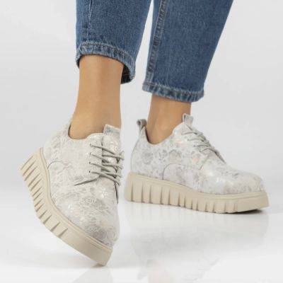 7. Skórzane półbuty na platformie w kwiaty srebrne DP6846 Filippo