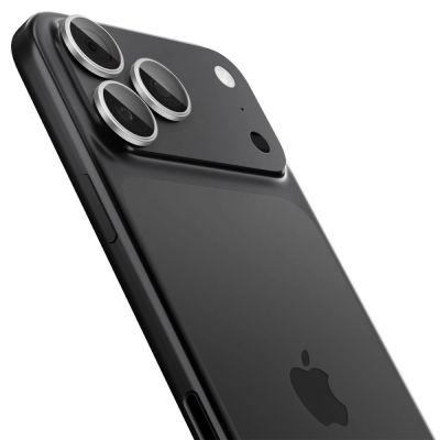 3. Osłona aparatu Spigen Optik Pro GLAS.TR ”EZ FIT” 2-pack na iPhone 16 Pro / Max / 17 Pro / Max - srebrna