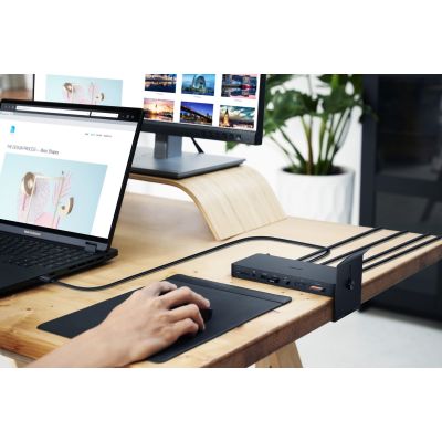 8. Stacja dokująca ASUS DC500 Triple 4K Thunderbolt 4 Dock