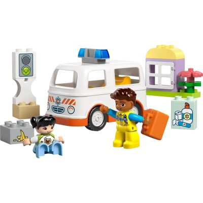3. LEGO DUPLO TOWN 10447 Karetka z kierowcą