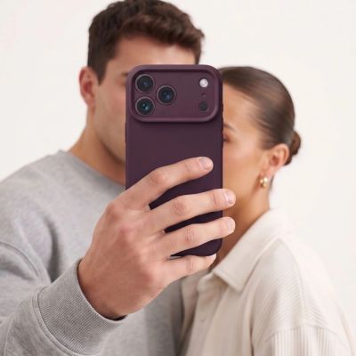 7. Etui Tech-Protect Silicone MagSafe na iPhone 18 Pro / 17 Pro - burgundowe
