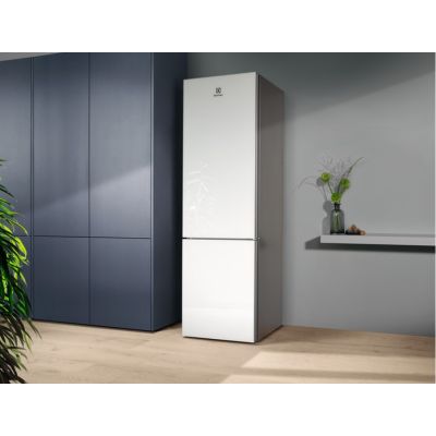 10. Chłodziarko-zamrażarka ELECTROLUX LNT7ME36G2