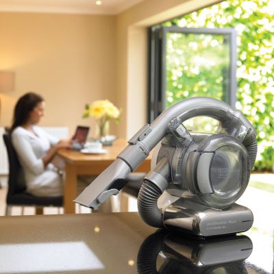 10. Odkurzacz akumulatorowy PD1820L-QW Black+Decker