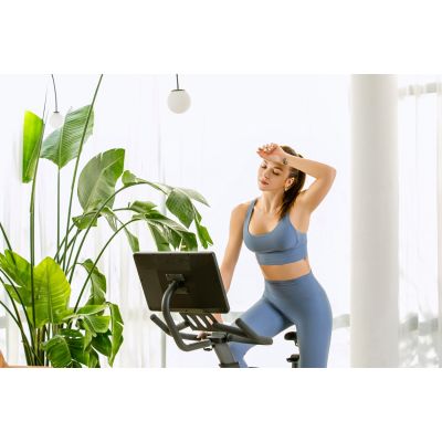 60. Rower stacjonarny, magnetyczny OVICX Q200X z ekranem dotykowym 15,6" TFT, WIFI bluetooth&app