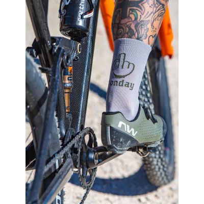 2. Skarpety rowerowe NORTHWAVE Sunday Monday Sock szary