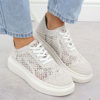 7. Półbuty damskie na platformie koronkowe białe Vinceza 17371