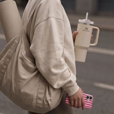 8. Etui Tech-Protect Lamano MagSafe na iPhone 17 - czerwono-różowe
