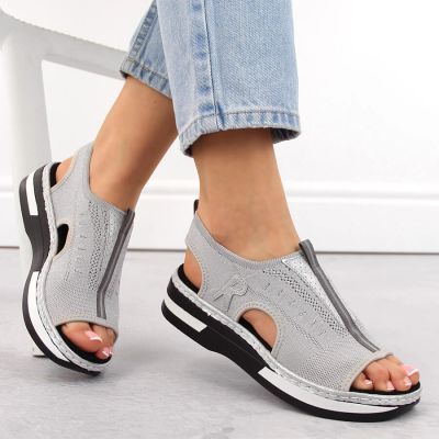22. Komfortowe sandały wsuwane Rieker W RKR686 metallic 