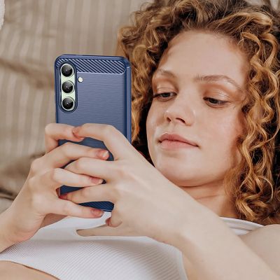 7. Etui silikonowe Carbon Case do Samsung Galaxy S24 FE - niebieskie
