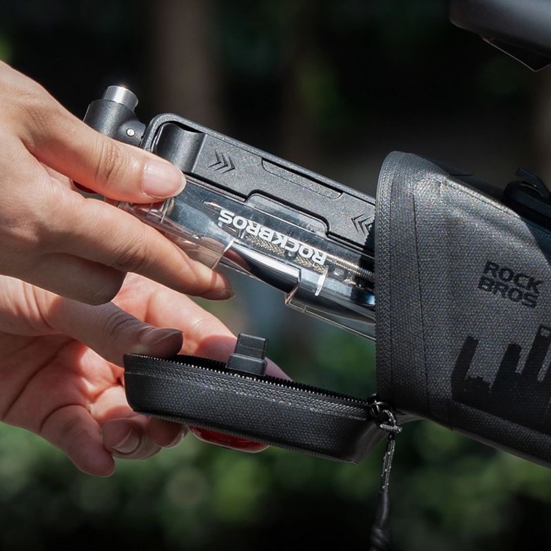 5. Zestaw narzędzi rowerowych Rockbros multitool z pompką na naboje CO2 i kluczem grzechotkowym - czarny