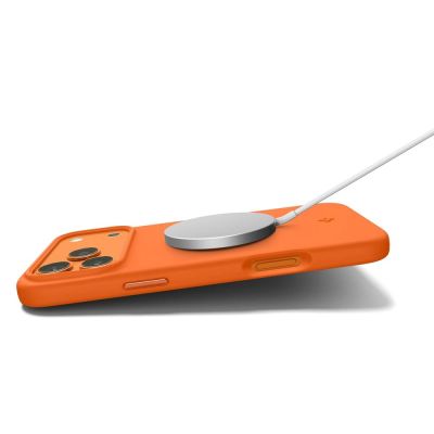 7. Etui Spigen Silicone Fit Mag MagSafe na iPhone 17 Pro Max - pomarańczowe