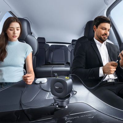 2. Ładowarka samochodowa Baseus PrimeTrip VR2 Max 60W ze zwijanymi kablami USB-C - czarna