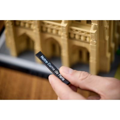 14. LEGO Architecture 21061 Notre-Dame w Paryżu