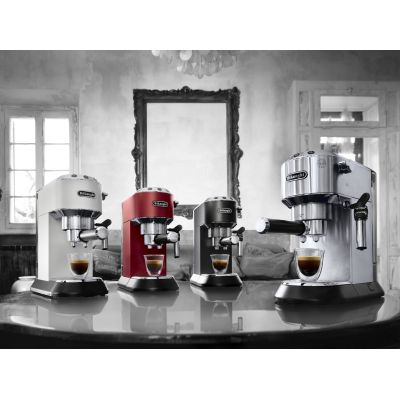 13. Ekspres ciśnieniowy DeLonghi Dedica Style EC 685.BK (1350W; kolor czarny)