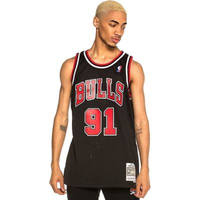 2. Koszulka Mitchell & Ness Chicago Bulls NBA Swingman Alternate Jersey Bulls 97 Dennis Rodman SMJYGS18152-CBUBLCK97DRD