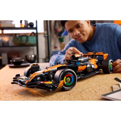 20. LEGO 42228 Technic - Bolid McLaren MCL39 F1