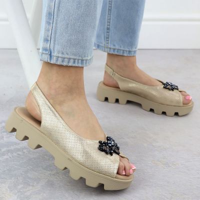 6. Sandały damskie na platformie perforowane metaliczne złote Potocki  SZ12610