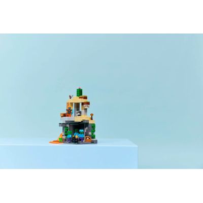 10. LEGO Minecraft 21587 Loch zombi