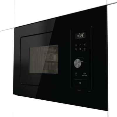 4. Czarna mikrofalówka Gorenje BM201AG1BG, z grillem, Wbudowana, 20 l, 800 W