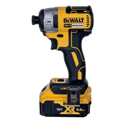 13. Zestaw COMBO 18V DCK422P3 DEWALT