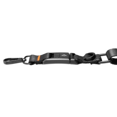 4. Smycz do telefonu Spigen DA30M Stap Crossbody - czarna