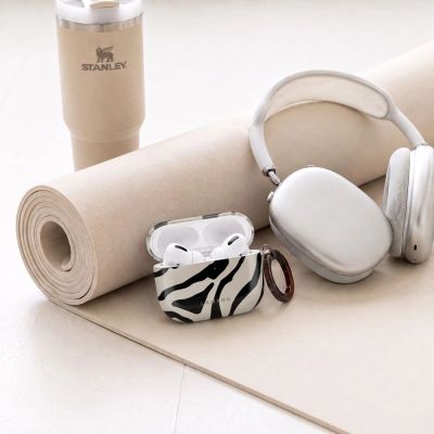 6. Etui Tech-Protect Lamano na AirPods 4 / 5 - czarno-beżowe