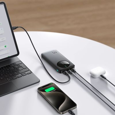10. Powerbank Joyroom JR-PBF12 10000mAh 2.4A 2x USB-A 1x USB-C - czarny